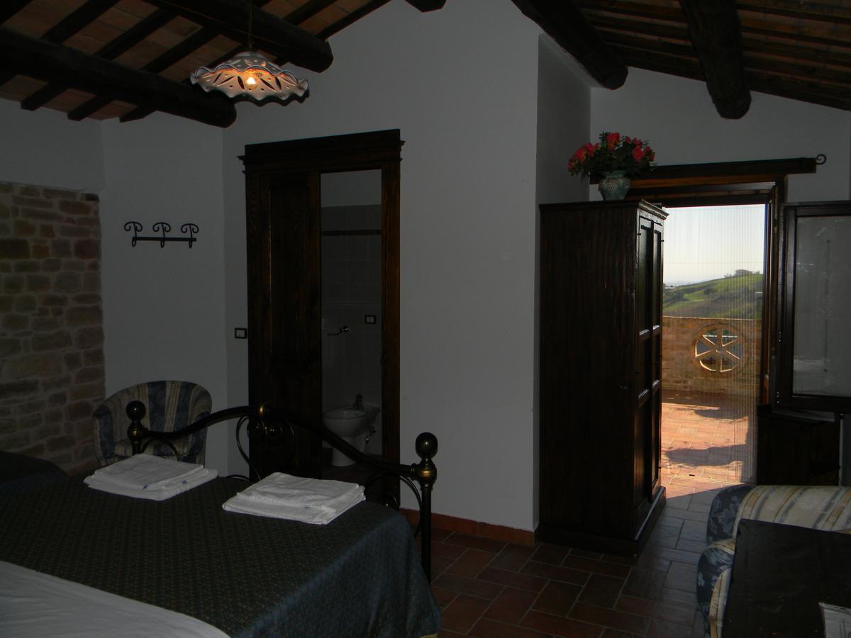 Azienda Agrituristica Colle San Giorgio Castiglione Messer Raimondo エクステリア 写真