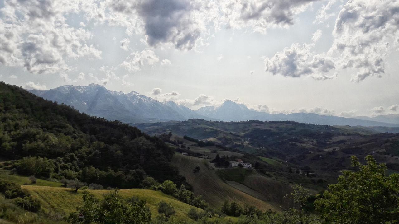 Azienda Agrituristica Colle San Giorgio Castiglione Messer Raimondo エクステリア 写真